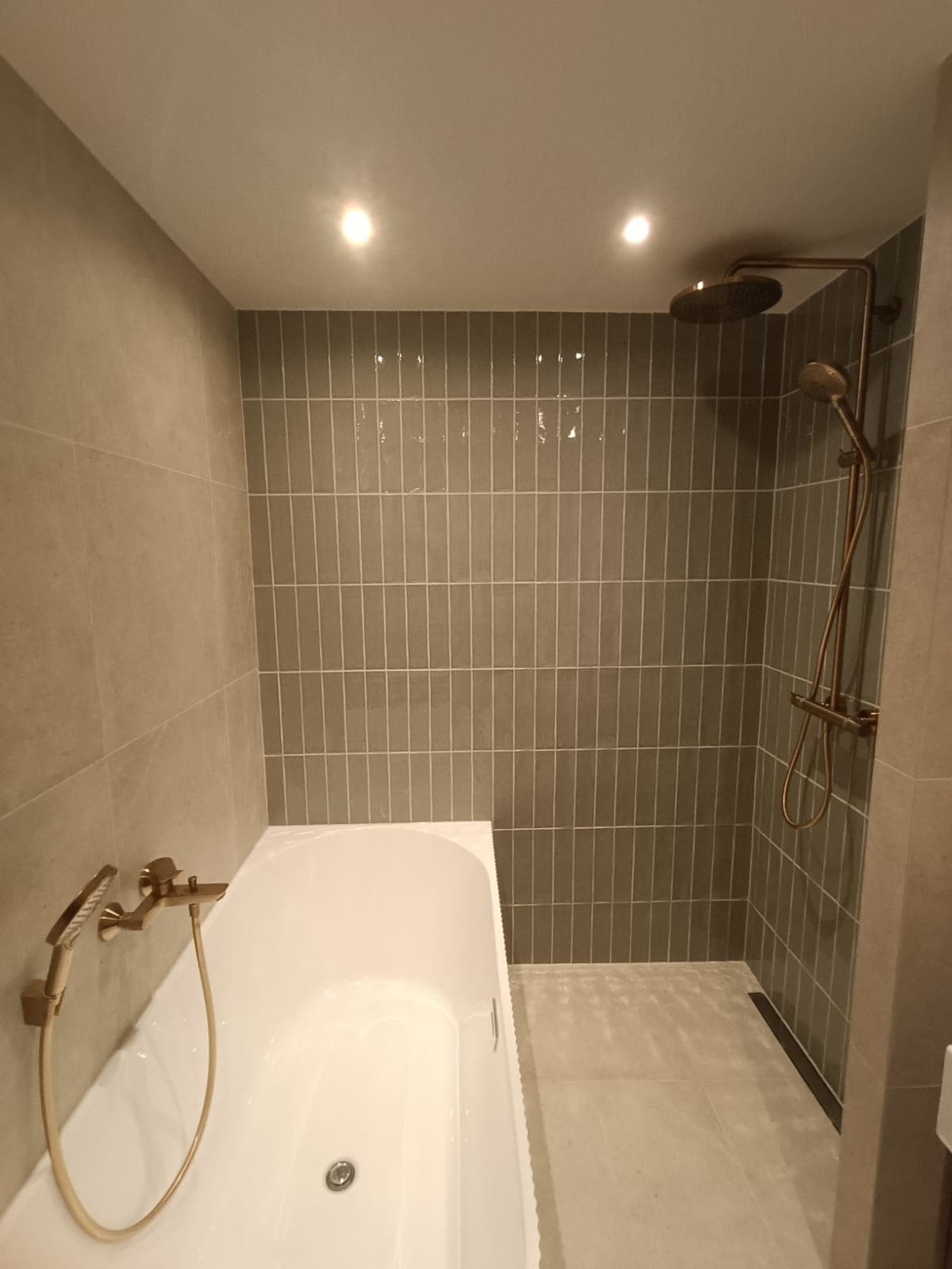 Detail van de badkamerrenovatie