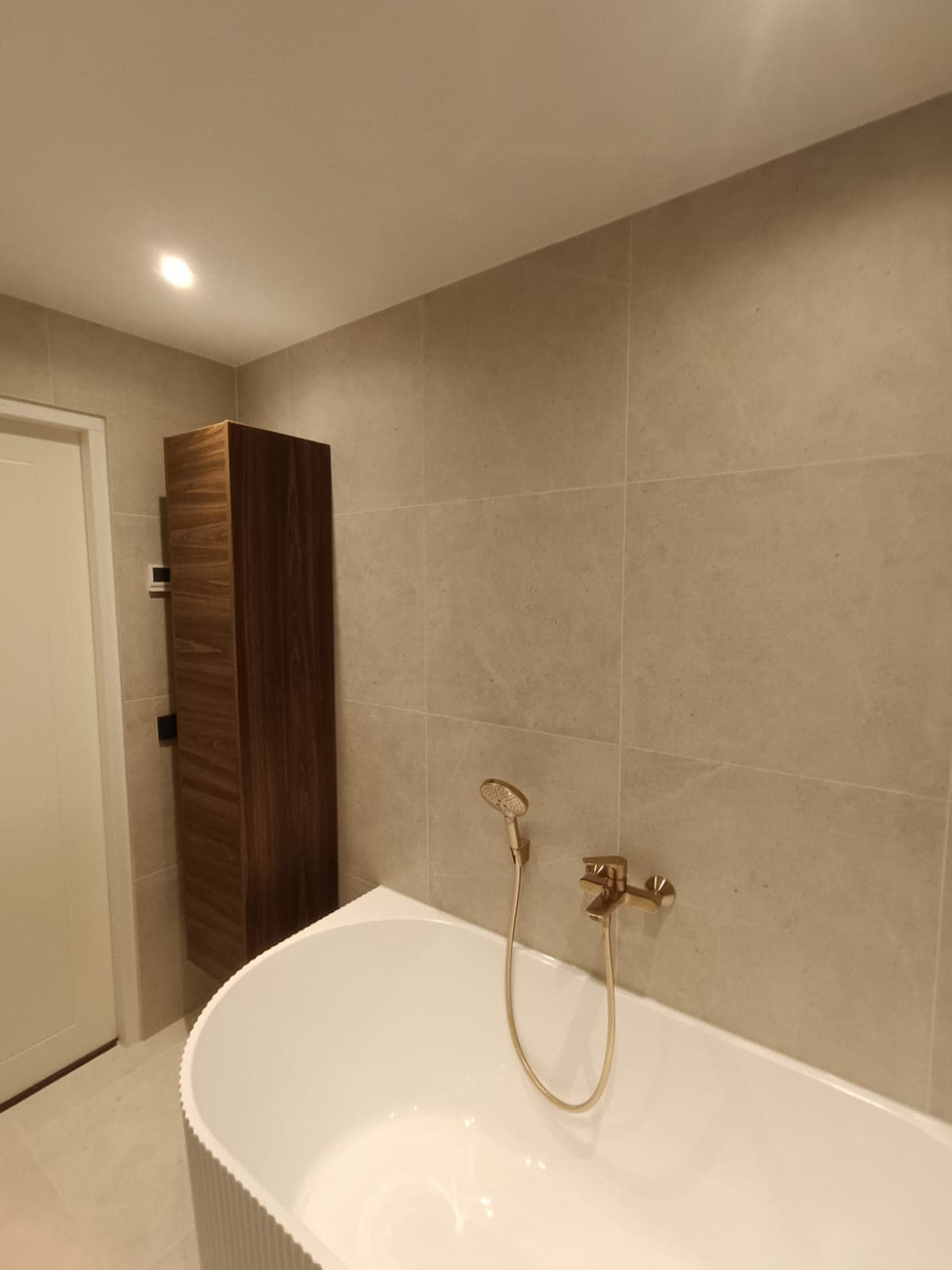 Detail van de badkamerrenovatie