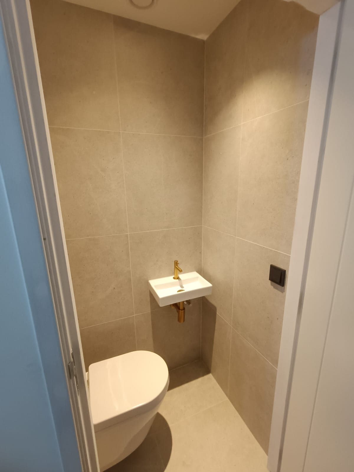 Detail van de badkamerrenovatie