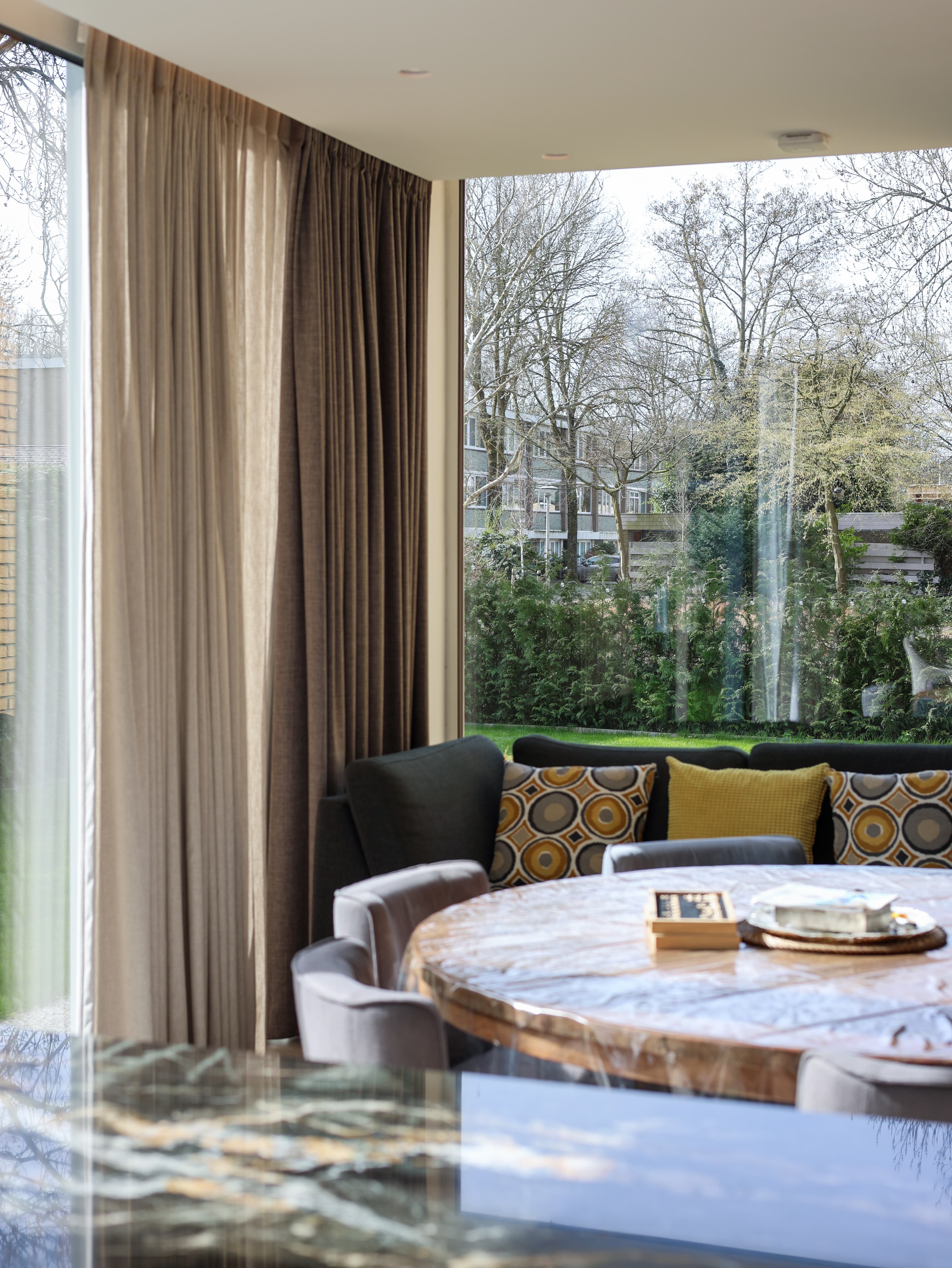 Moderne woningrenovatie met veel daglicht